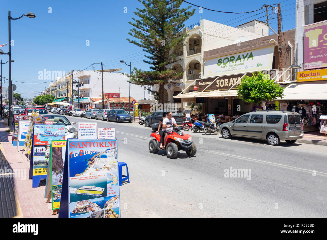 Main street, El. Venizelou, Hersonissos (Chersonisou), Région d'Héraklion, Crète (Crète), Grèce Banque D'Images