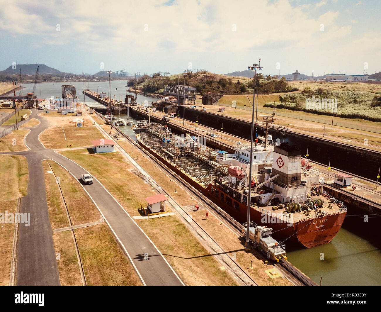 La ville de Panama, Panama - mars 2018 : les navires traversant le Canal de Panama, Panama City, Miraflores Banque D'Images