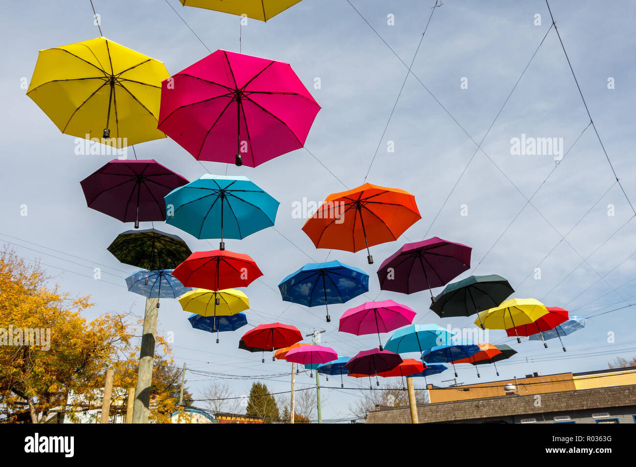 Parasols différentes en suspension dans l'air Banque D'Images