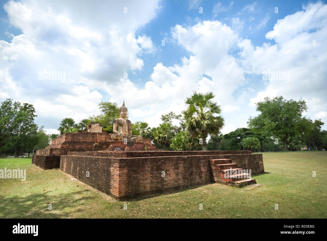 Ancient Buddha in Wat Mae Chon, province de Sukhothai, Thaïlande. Banque D'Images