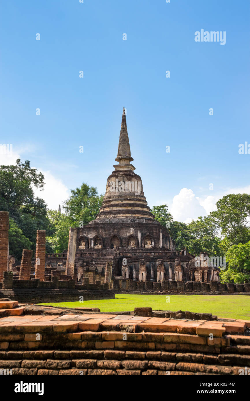 Site du patrimoine mondial de l'Wat Chang Lom à Si Satchanalai Historical Park, Sukhothai, Thaïlande. Banque D'Images