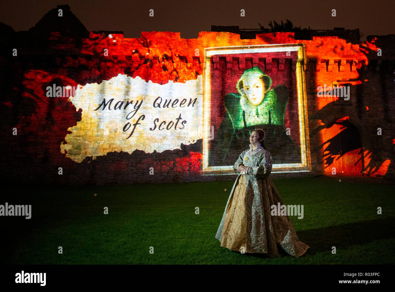 Mairi Gibson, de l'histoire vivante, l'Ecosse est en caractère à Craigmillar Castle à la périphérie d'Édimbourg qui s'allume avec des projections lumineuses et des récréations pour former une partie de l'accent sur Marie après-événement sombre qui raconte l'histoire de l'obligation ; la parcelle de Craigmillar par Mary Reine d'Écosse&Otilde;s nobles à se débarrasser de son mari, lord Darnley. Banque D'Images
