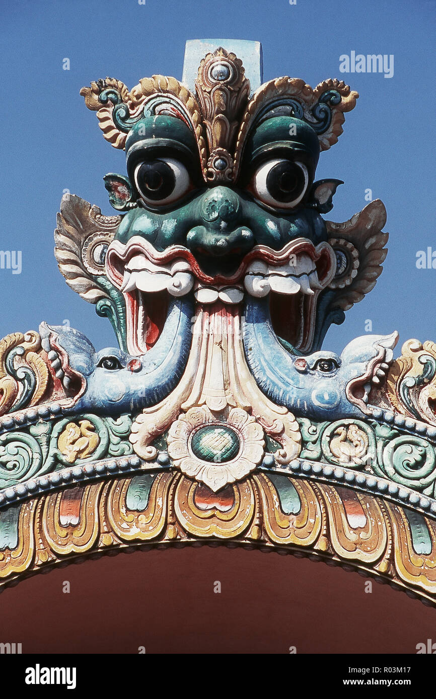 Entrée de la tête du démon, Valluvar Kottam, Chennai, Tamil Nadu, Inde, Asie Banque D'Images