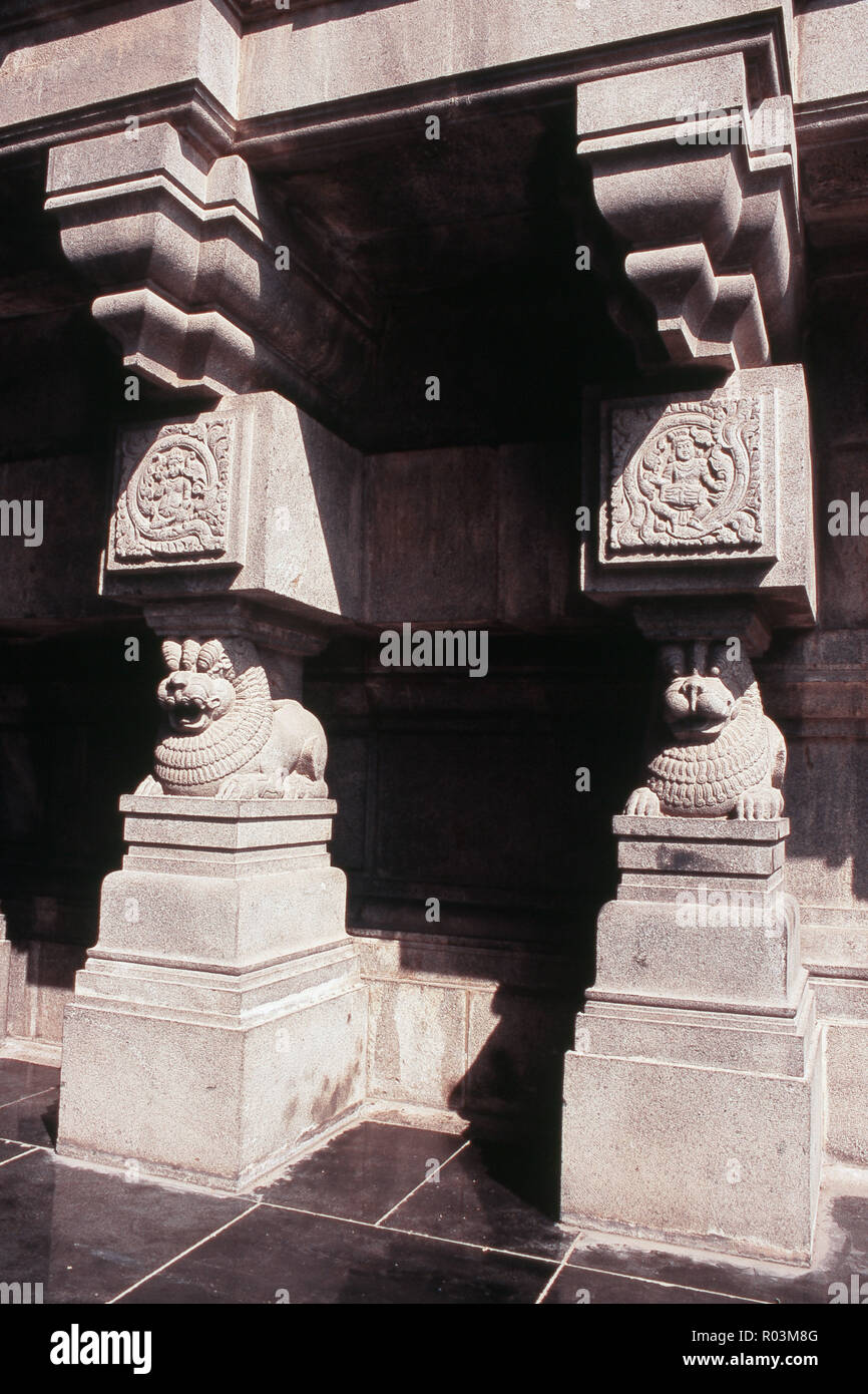 Piliers de pierre chariot, Valluvar Kottam, Chennai, Tamil Nadu, Inde, Asie Banque D'Images