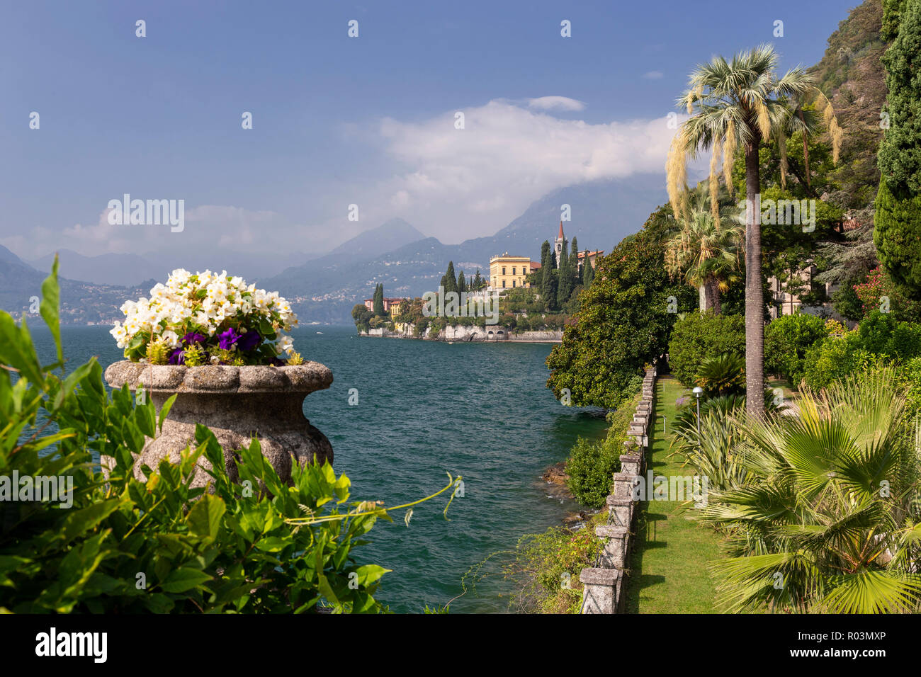 Les bâtiments et les jardins de Villa Monastero à Varenna sur le lac de Côme, Italie Banque D'Images