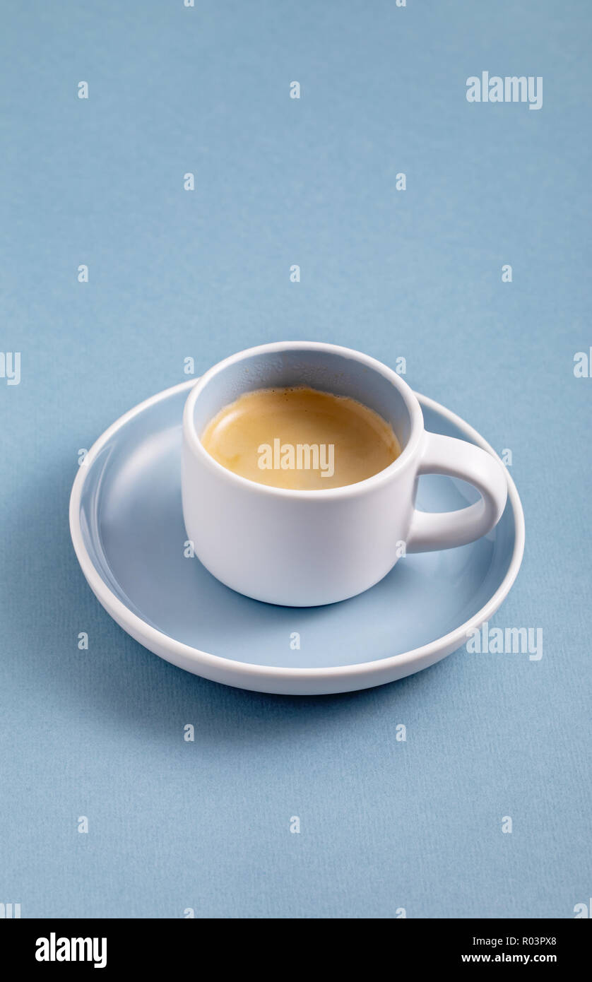 Tasse de café sur bleu Banque D'Images