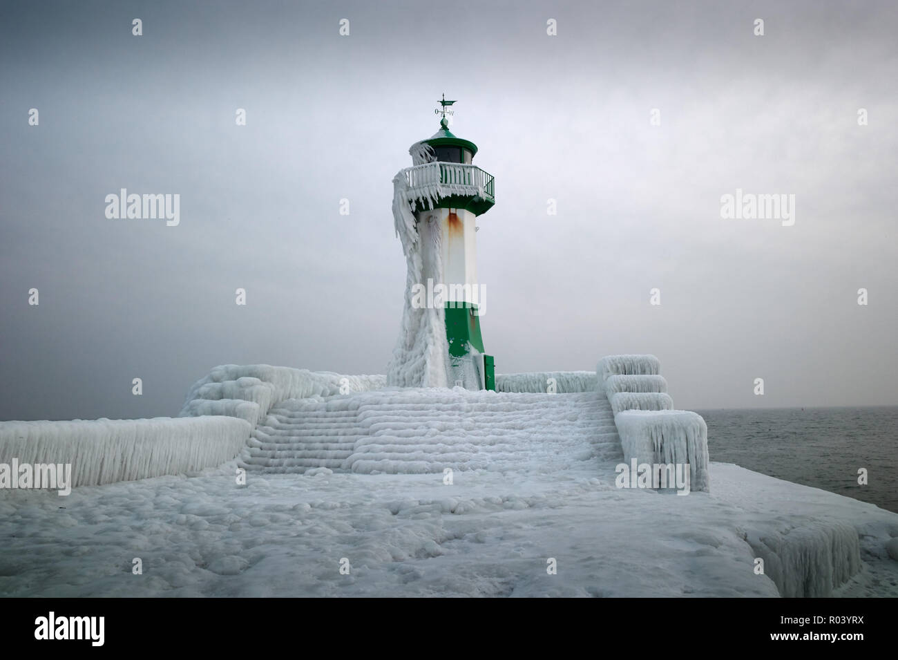 L'île de la mer Baltique Ruegen, Mecklenburg-Vorpommern, Allemagne - Sassnitz Phare en hiver Banque D'Images