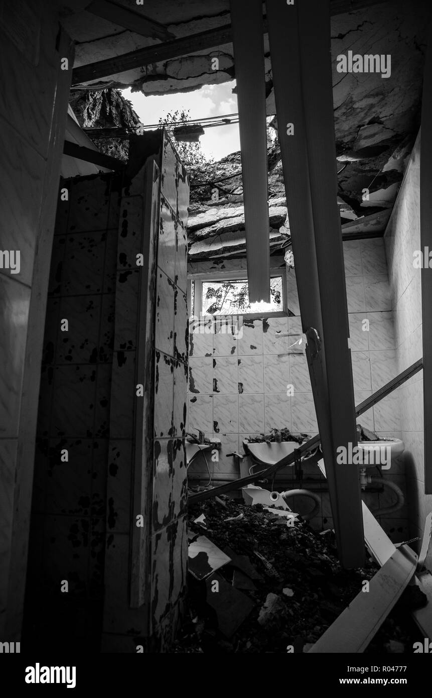 La guerre en Ukraine. Shyrokyne d'établissement, région de Donetsk. Septembre 2018. Bâtiments détruits à la suite d'actions militaires des envahisseurs russes Banque D'Images