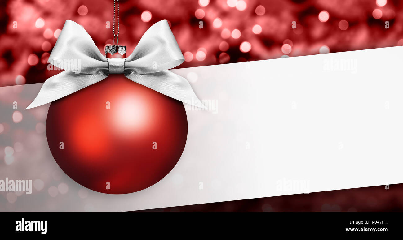 Joyeux Noel Pancarte Ou Carte Cadeau Une Boule Rouge Avec Ruban D Argent Sur Bow Floue Lumieres De Noel Rouge Fond Blanc Copy Space Photo Stock Alamy