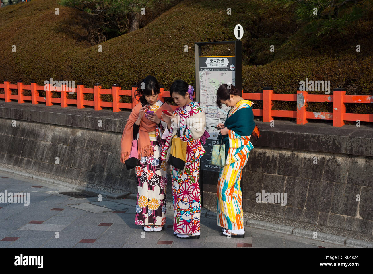 Kyoto, au Japon, les jeunes femmes en kimono Banque D'Images