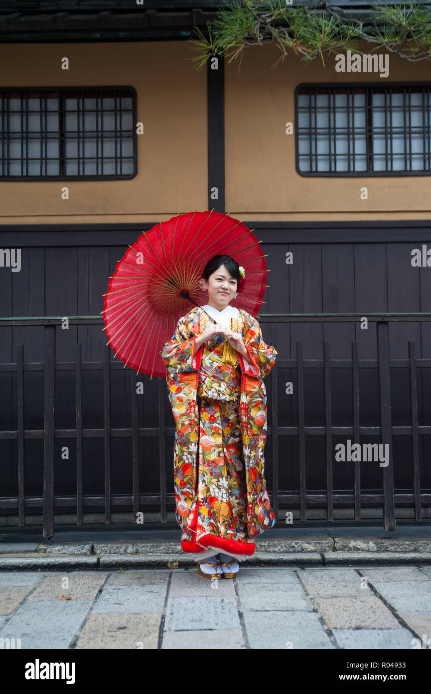 Kyoto, Japon, jeune femme en kimono Banque D'Images