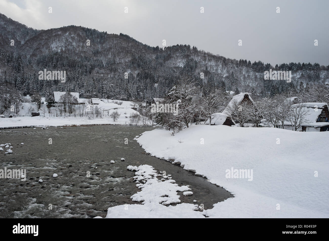 Shirakawa-go, Japon, paysage d'hiver avec Gassho-zukuri farmhouses Banque D'Images