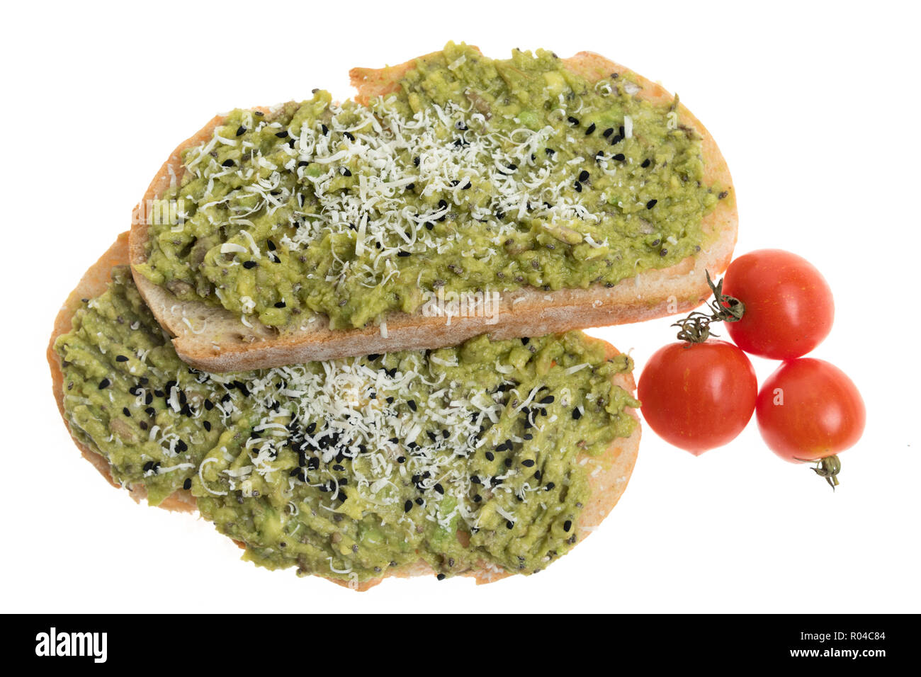 Des sandwichs avec du guacamole sur fond blanc Banque D'Images