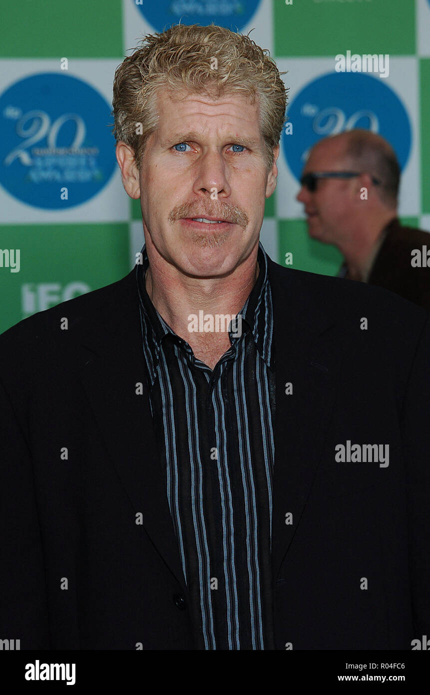 Ron Pearlman arrivant à l'Independent Spirit Award.ronpearlman Red Carpet Event, Vertical, USA, Cinéma, Célébrités, photographie, Bestof, Arts, Culture et divertissement, Célébrités Topix fashion / Vertical, Best of, événement dans la vie d'Hollywood, Californie - Tapis rouge et en backstage, USA, Cinéma, Célébrités, cinéma, télévision, Célébrités célébrités musique, photographie, Arts et culture, Bestof, divertissement, Topix headshot, vertical, une personne, à partir de l'an 2005, enquête tsuni@Gamma-USA.com Banque D'Images