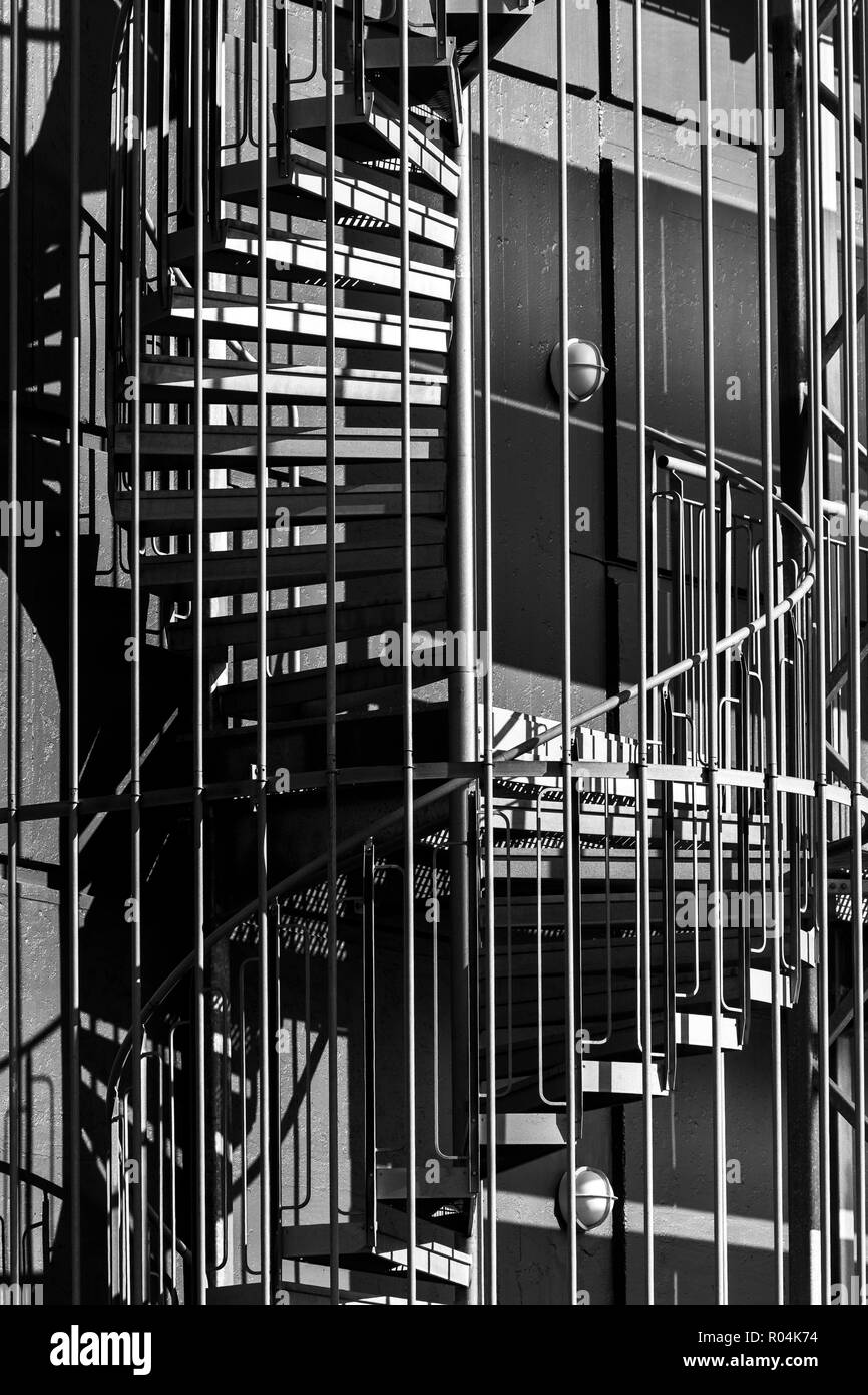 Metal industriel extérieur Escaliers d'évacuation du bâtiment. Banque D'Images