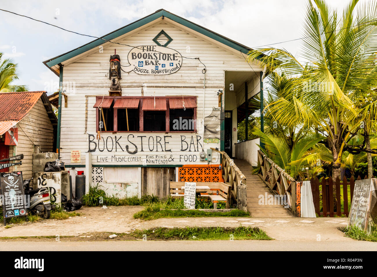 La librairie bar dans Bocas Town, l'Île de Colon, les îles de Bocas del Toro, PANAMA, Amérique Centrale Banque D'Images