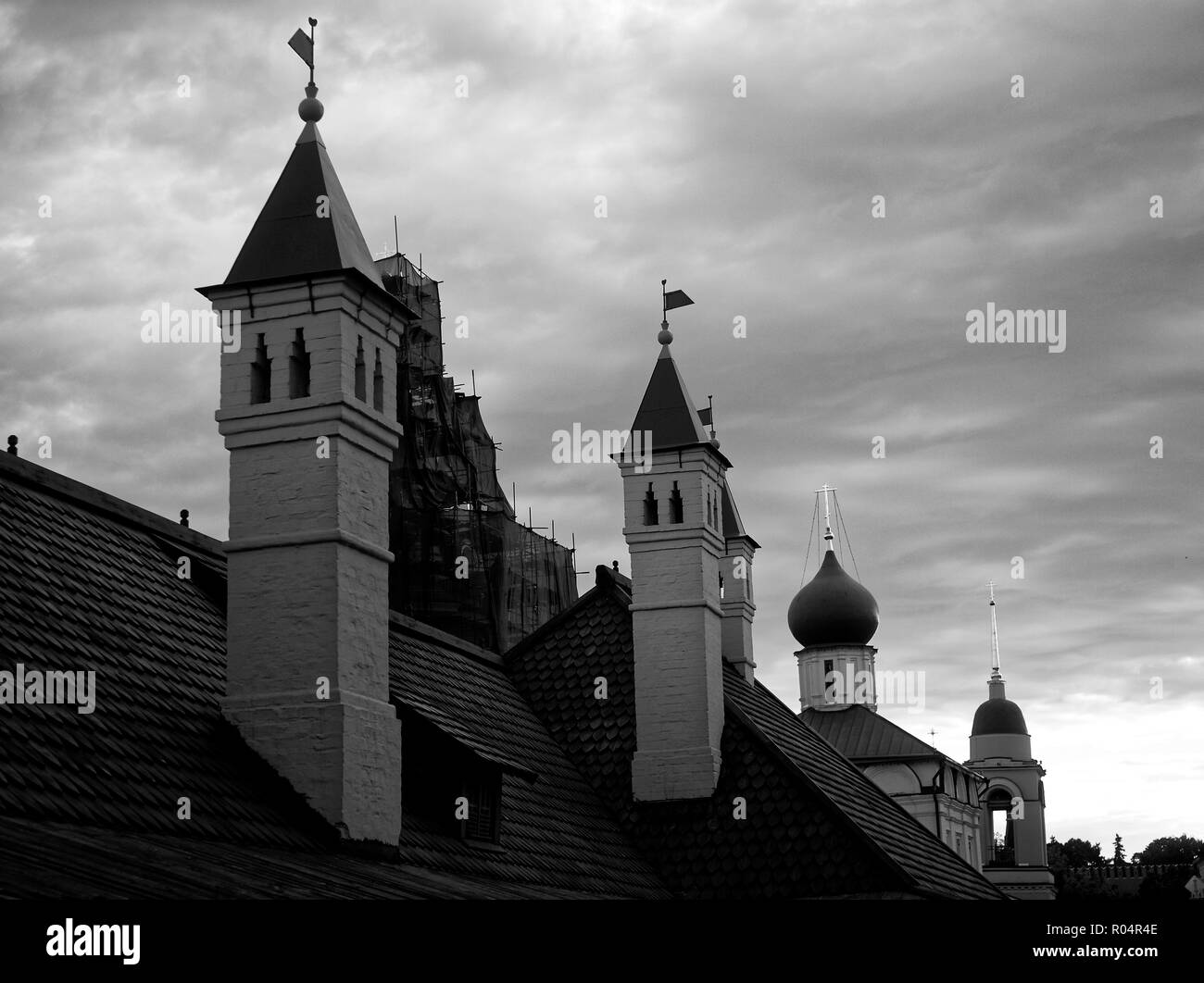 Église proche du Kremlin de Moscou en été, photo en noir et blanc Banque D'Images