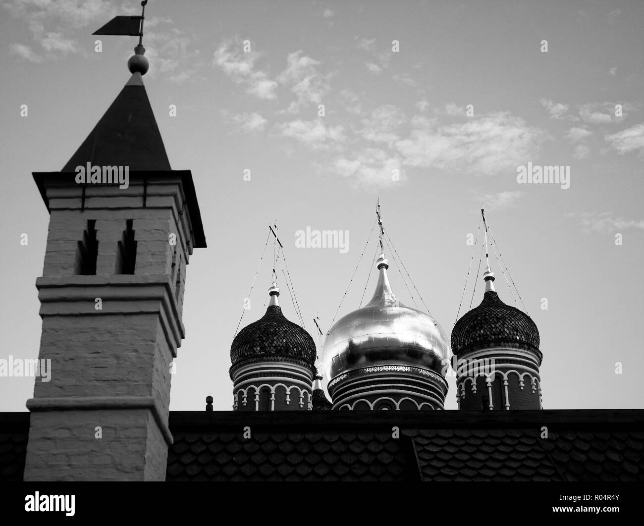 Église proche du Kremlin de Moscou en été, photo en noir et blanc Banque D'Images