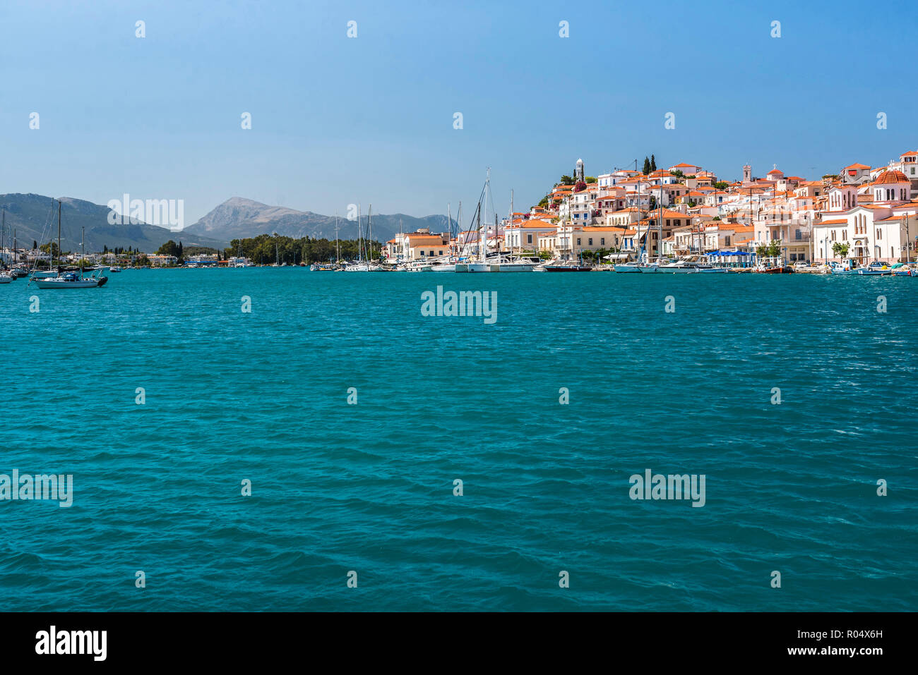 Port de l'île de Poros, l'île du golfe Saronique, côte de la mer Egée, les îles grecques, Grèce, Europe Banque D'Images