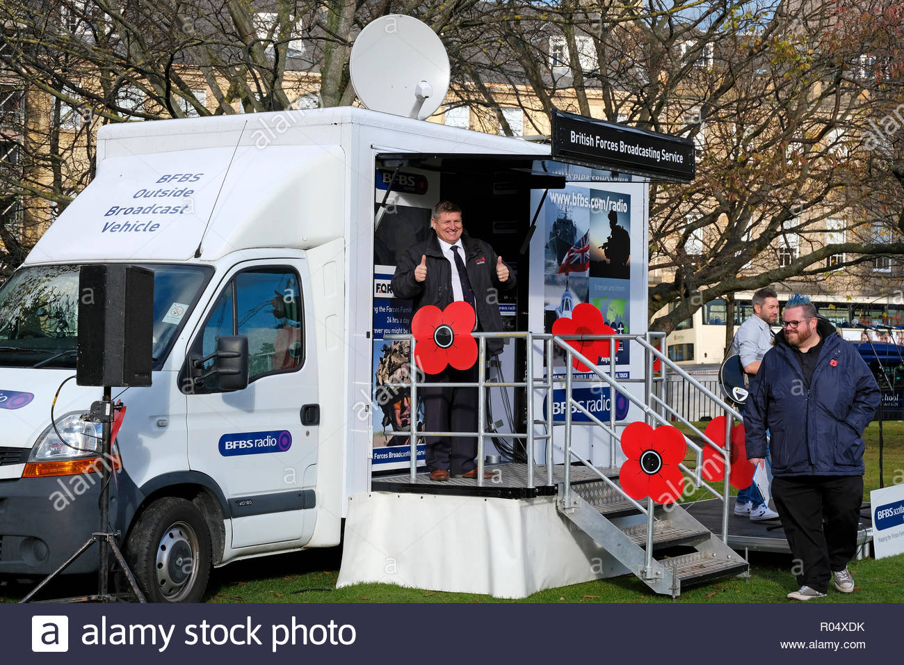 Edinburgh, Royaume-Uni. 1er novembre 2018. Pavot d'édimbourg jour hébergé par PoppyScotland à St Andrew Square. Gordon Michie, responsable de la collecte de fonds à PoppyScotland donnant un Thumbs up sign. Credit : Craig Brown/Alamy Live News. Banque D'Images