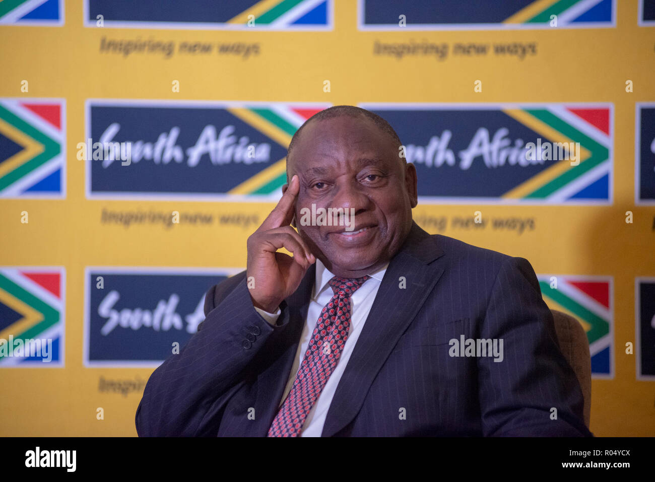 Johannesburg, Afrique du Sud, 1 novembre, 2018. Cyril Ramaphosa, le président sud-africain s'engage avec les journalistes de l'Association des correspondants étrangers de l'Afrique australe sur les problèmes auxquels la nation, y compris la réforme agraire et la corruption. La réunion s'est tenue à Johannesburg. Credit : Eva-Lotta Jansson/Alamy Live News Banque D'Images