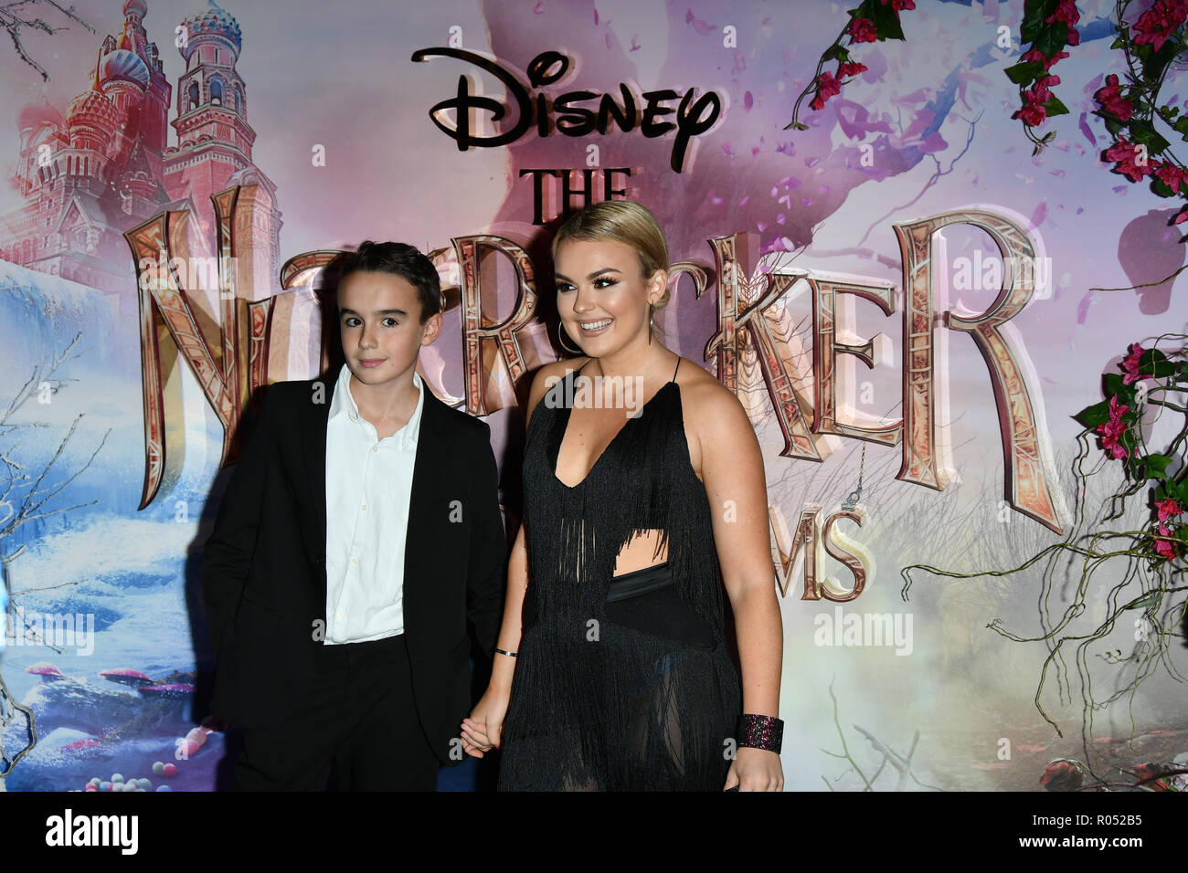 Tallia Storm (R) et Johnnie Hartmann assister Casse-noisette et les quatre royaumes - UK premiere at Vue Westfield, le centre commercial de Westfield, Ariel Way au 1er Nov 2018, Londres, Royaume-Uni. Banque D'Images