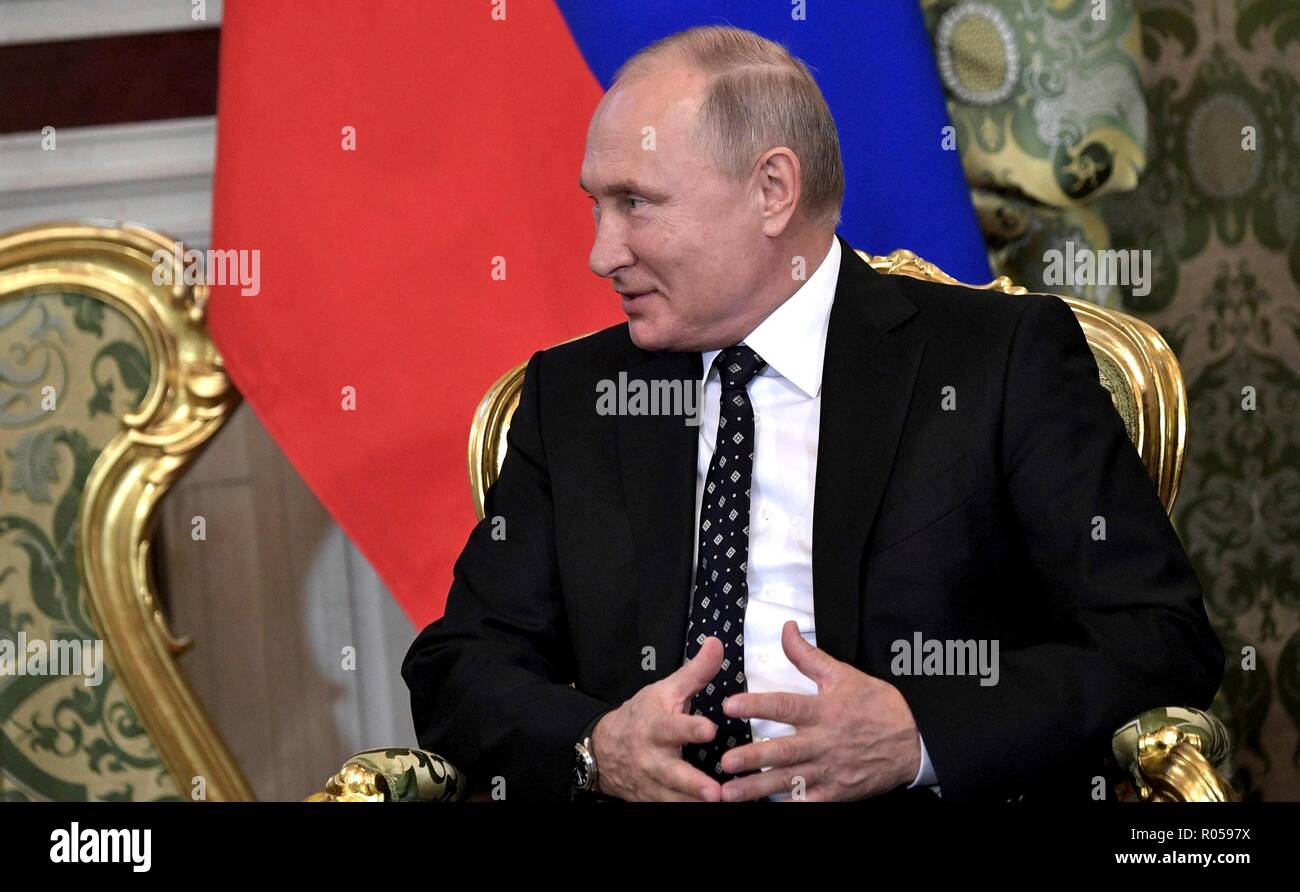 Moscou, Russie. 2e Nov 2018. Le président russe Vladimir Poutine lors d'une réunion bilatérale avec le président du conseil d'État cubain Miguel Diaz-Canel Bermudez au Kremlin, le 2 novembre 2018 à Moscou, Russie. Credit : Planetpix/Alamy Live News Banque D'Images