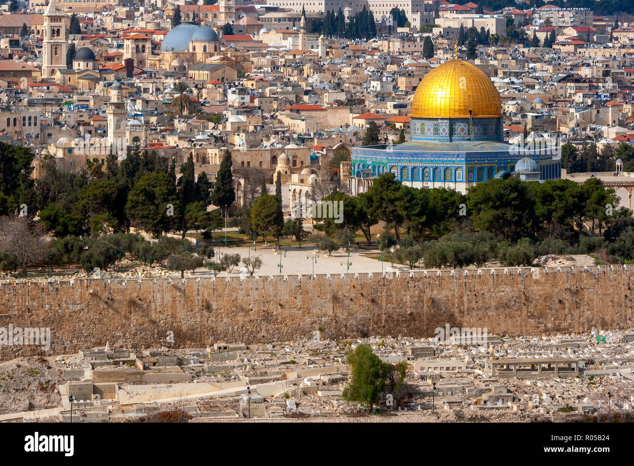 Vue sur Jérusalem et le Mont du Temple avec le dôme du Rocher et le Mont des Oliviers. Palestine - Israël Banque D'Images