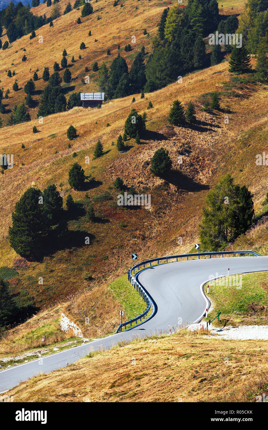 Beau paysage de Gardena Pass dans la région de Val Gardena, Dolomites, Italie Banque D'Images