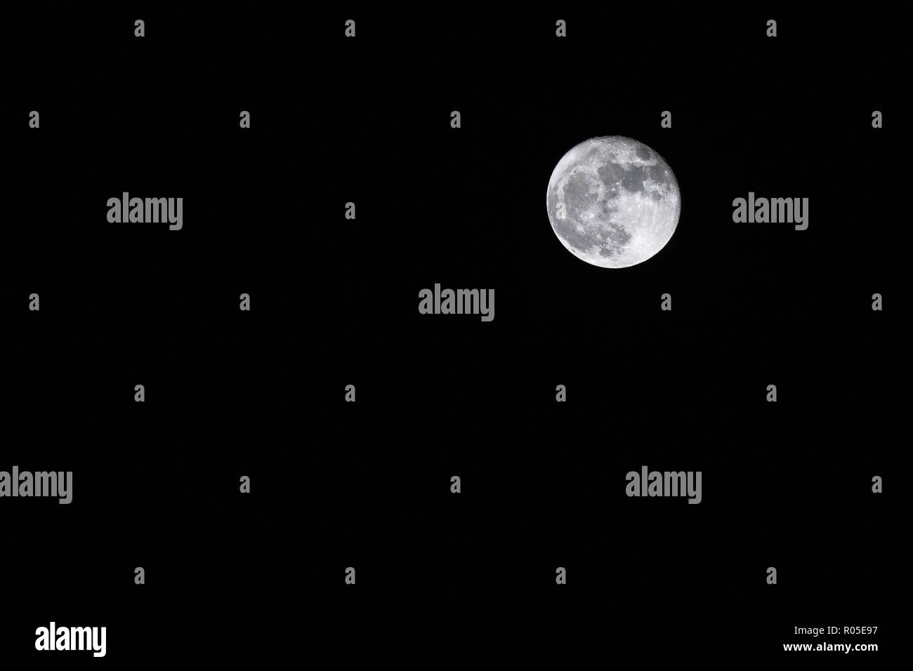 été Prise La Photo à Télécharger Pix lune Jpg Périgée lunaire Banque de photographies et d'images à haute résolution -  Alamy