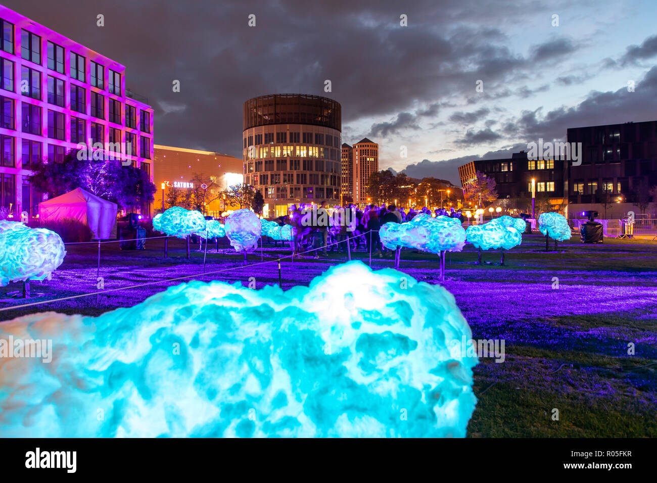 Festival Lumière Essen, lumière d'installations artistiques dans le centre-ville de Essen, les sons du ciel art de la lumière sur la Berliner Platz, Allemagne Banque D'Images