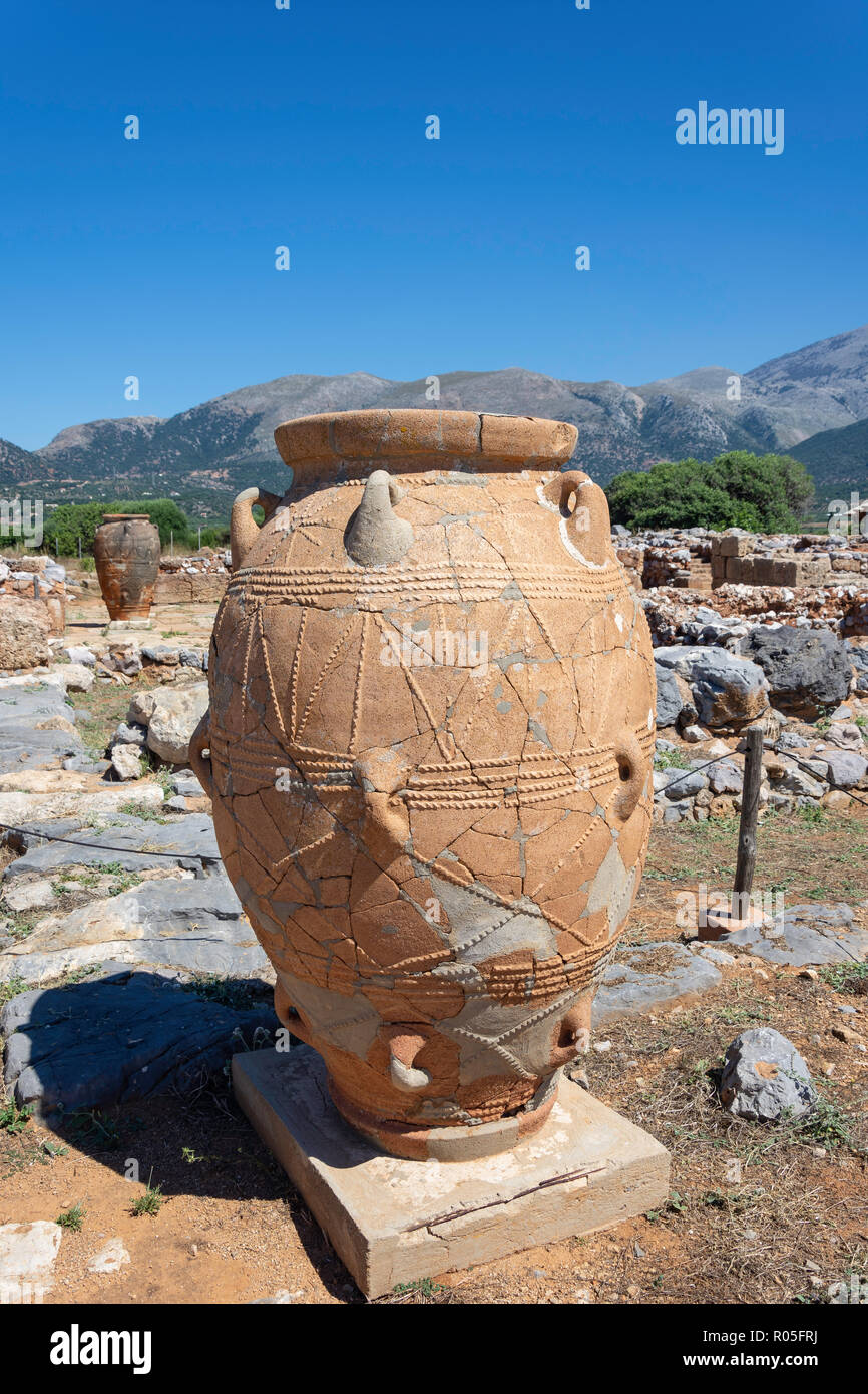Cuve de stockage grec pithos, Palais Minoen de Malia, Malia (Mallia), Région Irakleio, Crète, Grèce (Crète) Banque D'Images