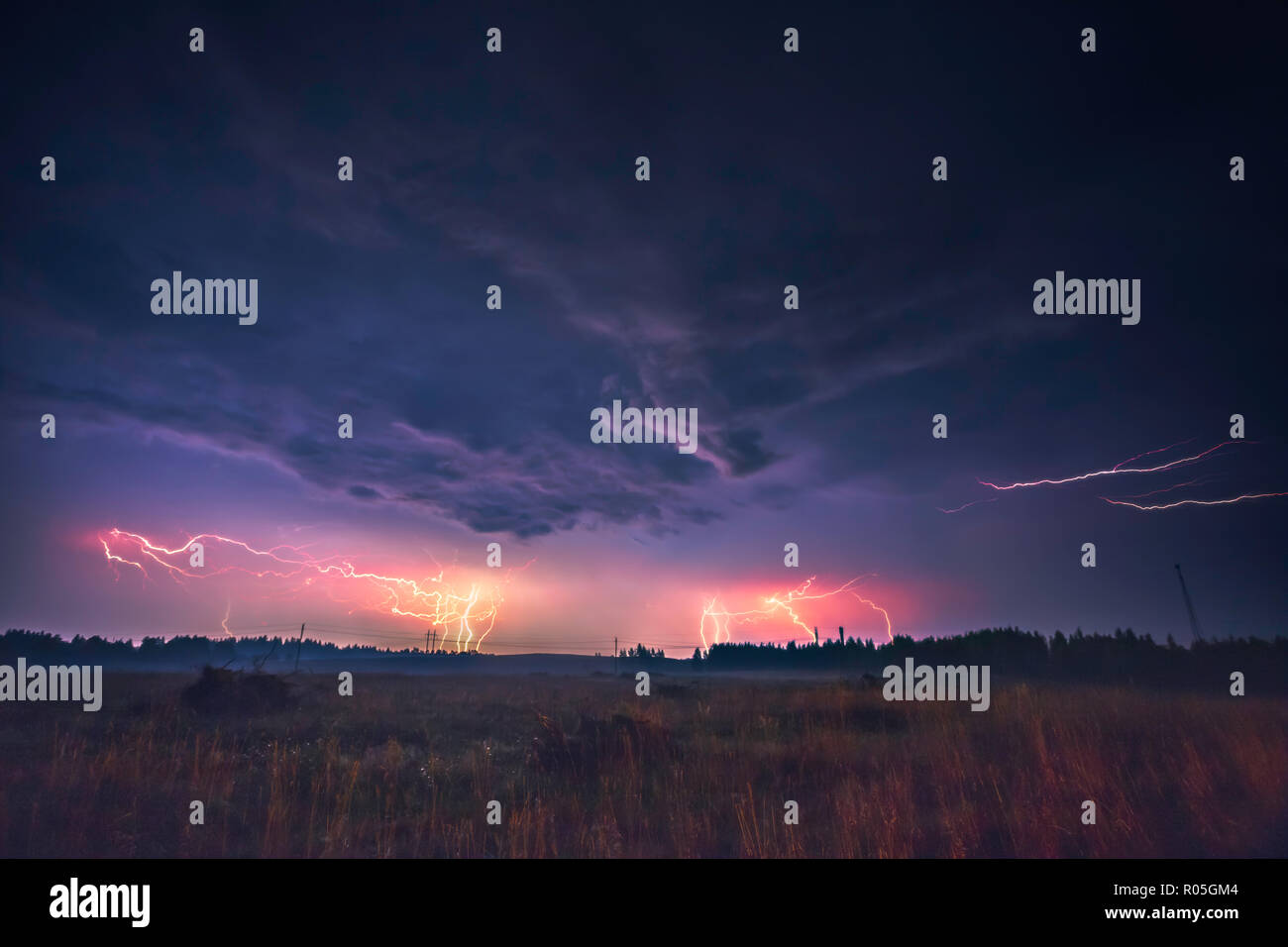 Image paysage composite de la foudre l'orage, la Lituanie Banque D'Images
