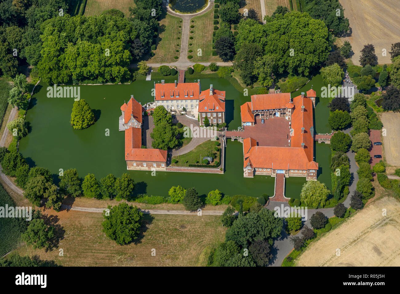 L'air, l'eau château Haus Borg, Altendorf, Mansion, 12 Apostel im Schwatten Holtkamp, Düsseldorf, Münsterland, Rhénanie du Nord-Westphalie, Allemagne, Europe, DEU, oiseaux-lunettes de vue, Banque D'Images