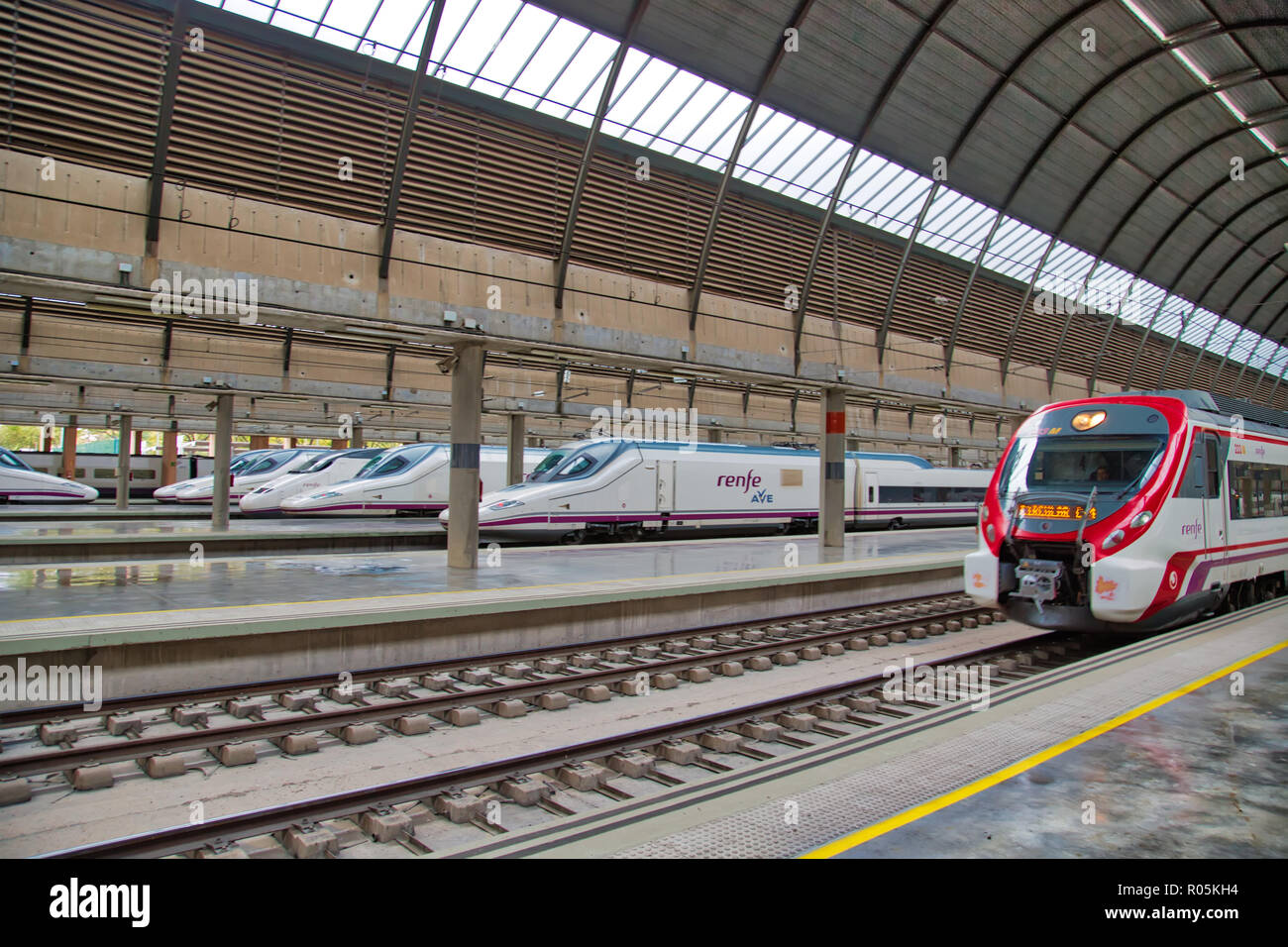 Séville, Espagne, 19 Octobre 2016 : la gare principale de Séville, Santa Justa, un moyeu connexion intercity Banque D'Images