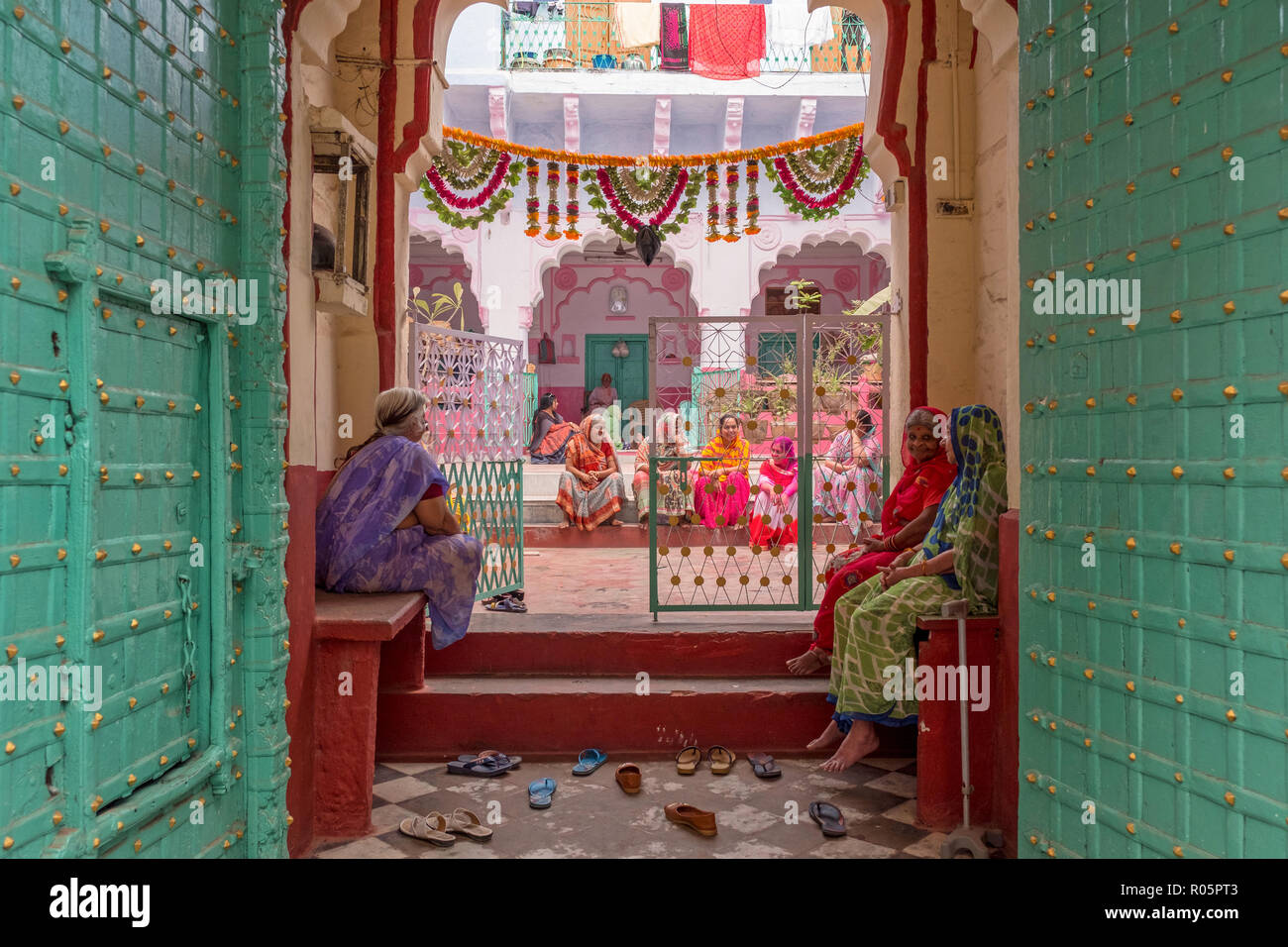 Activités de la vie quotidienne des personnes non identifiées dans la région de Jodhpur, la Ville Bleue de l'Inde. Banque D'Images