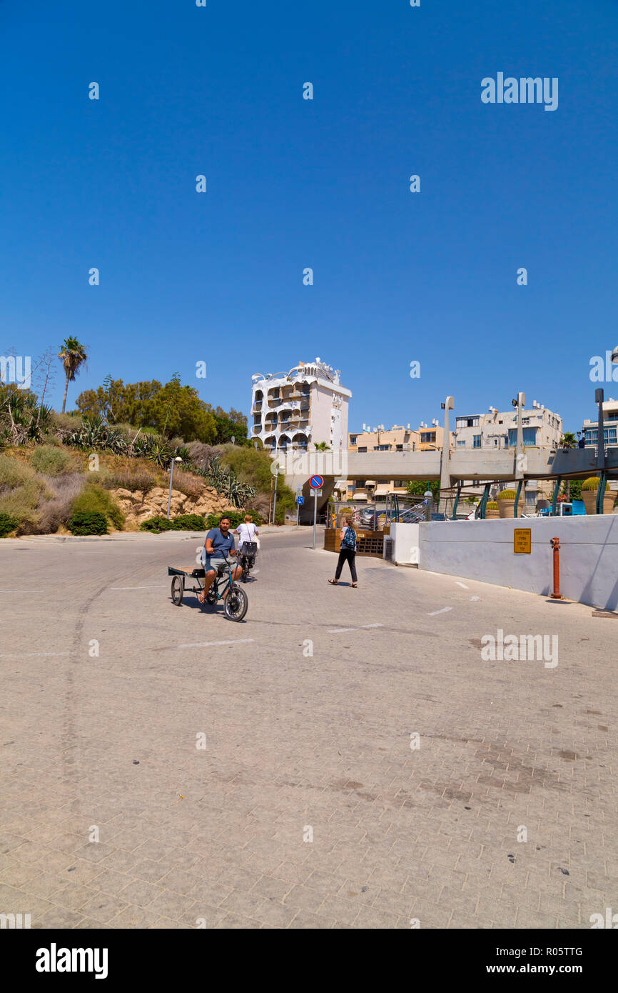 Tel Aviv, Israël - le 6 juin 2018 : Crazy house conçu par Leon Geignebet à Tel Aviv. Le bâtiment est un attrait architectural avec ses Banque D'Images