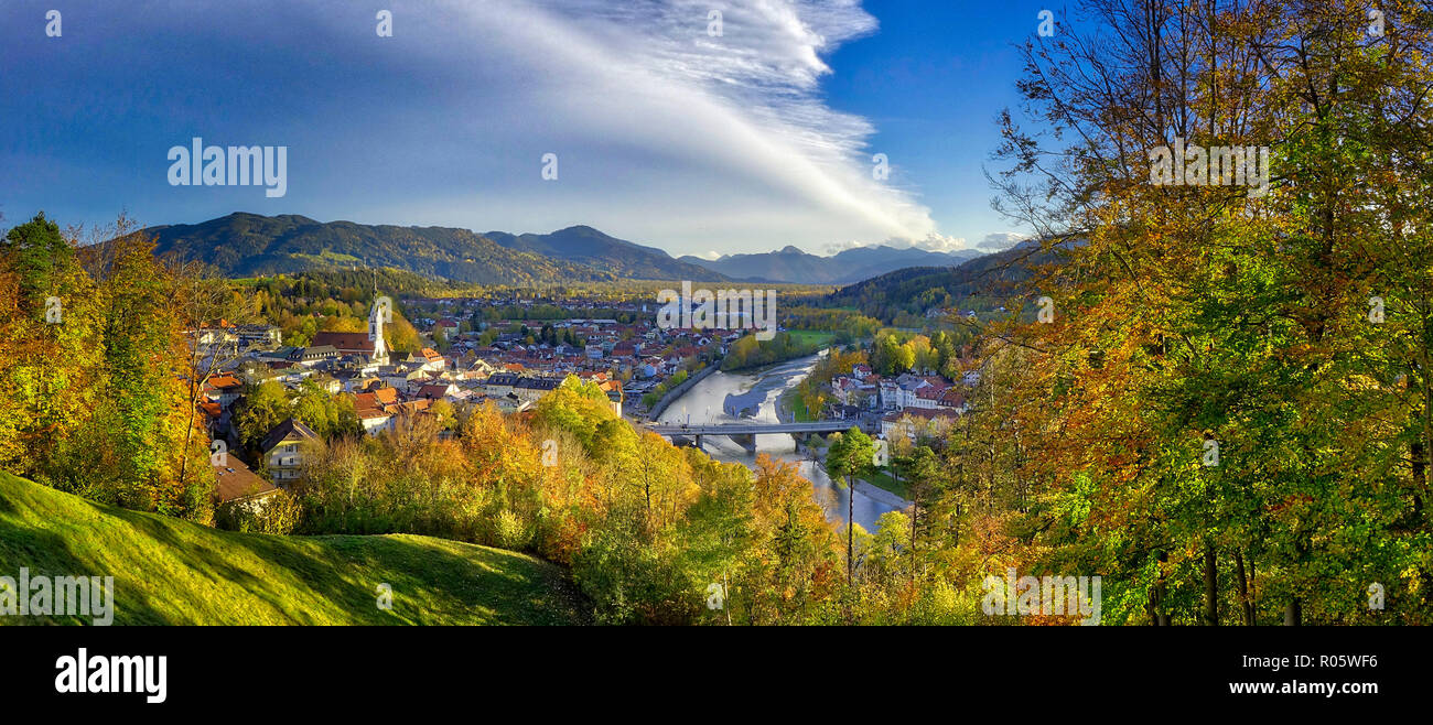 DE - La Bavière : Bad Toelz et Isar vu de Kalvarienberg (image HDR) Banque D'Images