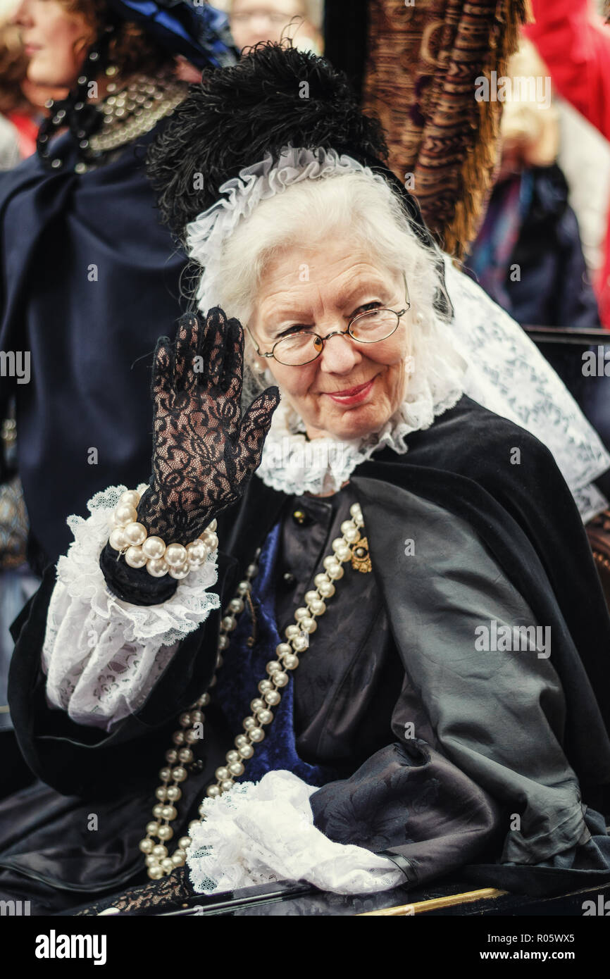 Deventer, Pays-Bas, le 21 décembre 2014 : La Reine Victoria présente à la Dickens festival à Deventer Banque D'Images