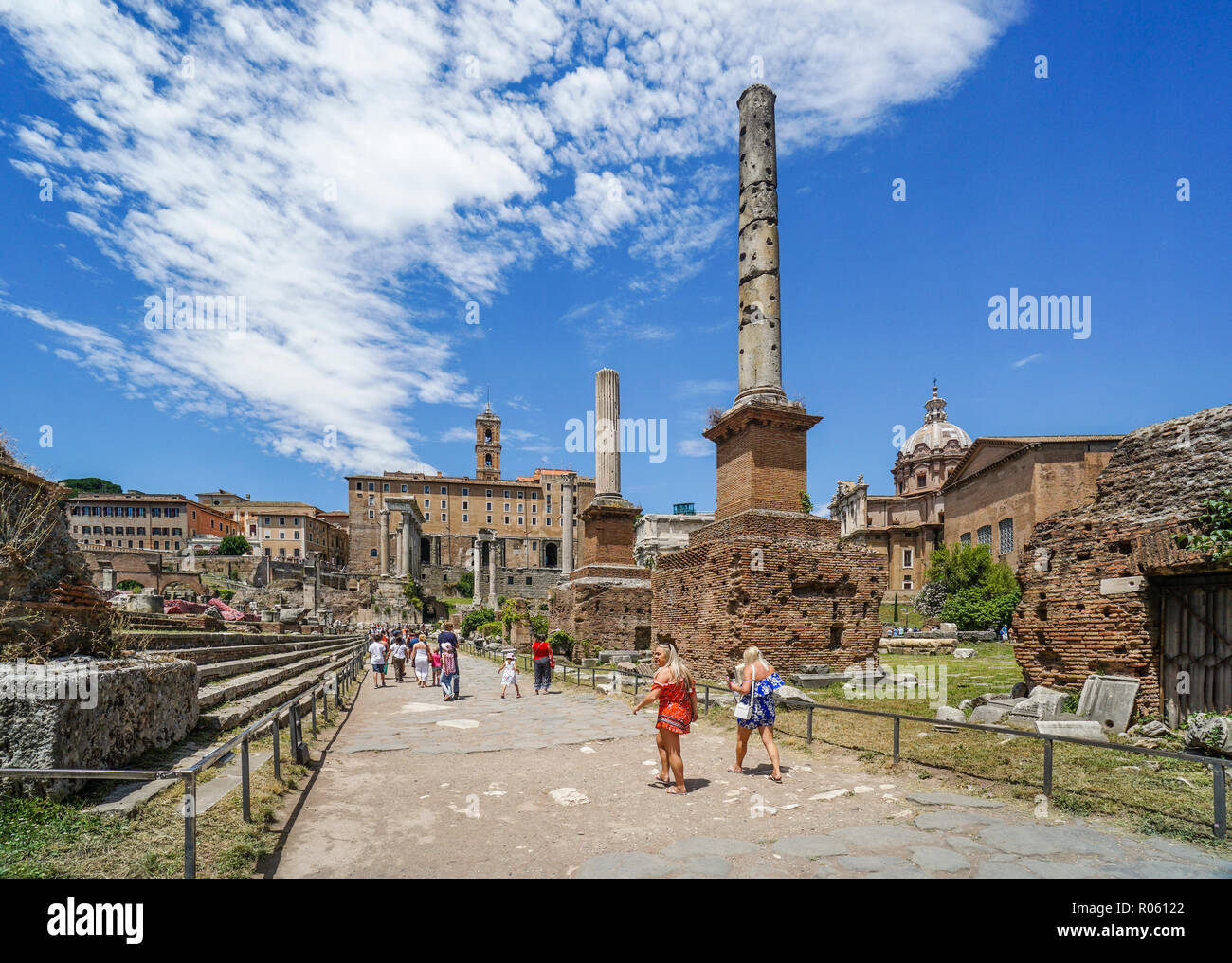 Ruines de l'ancienne ville de Rome allong Via Sacra au Forum Romain, Rome, Italie Banque D'Images