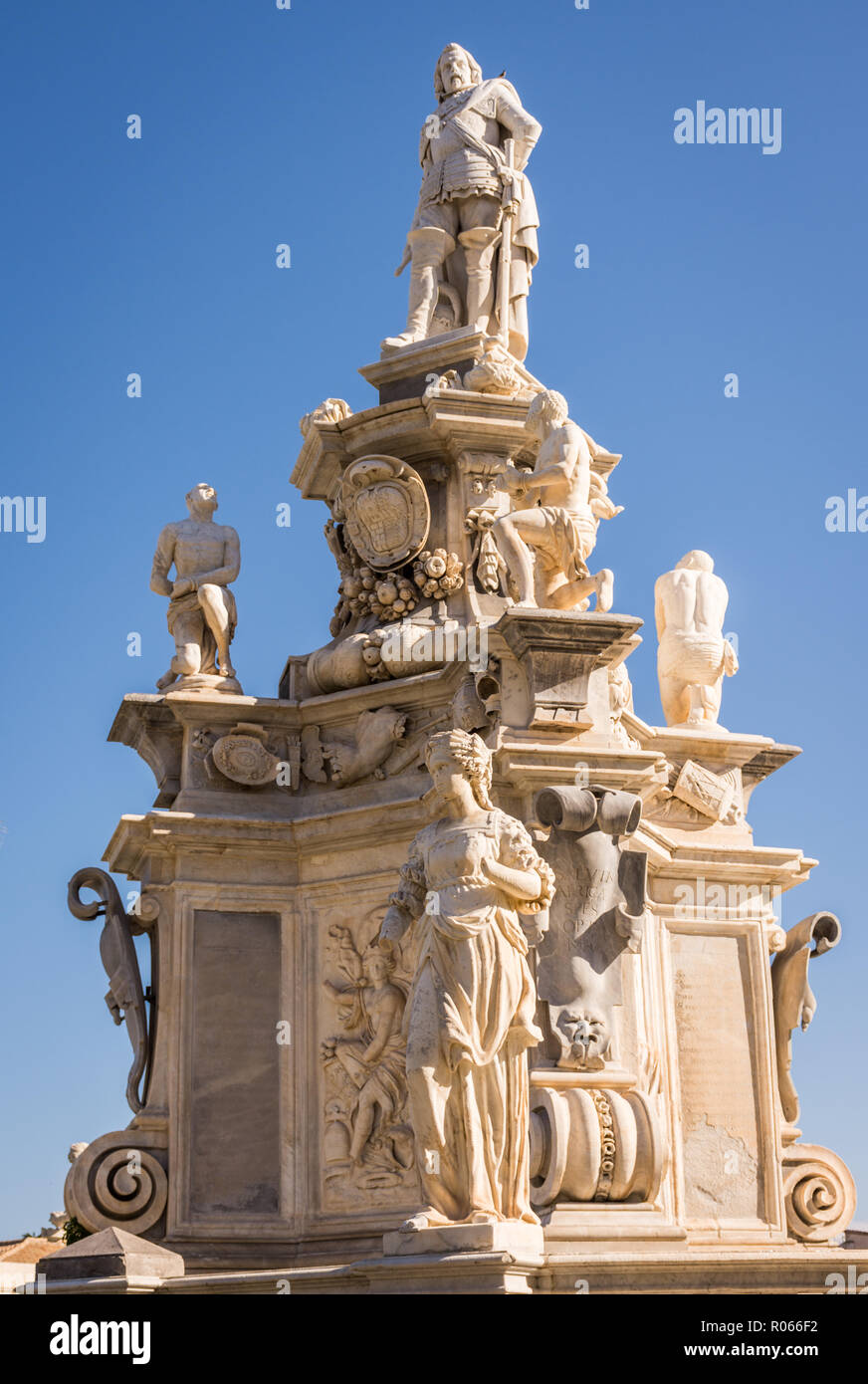 Teatro Marmoreo fontaine en l'honneur de Philippe V, Piazza della Vittoria, Palerme, Sicile, Italie Banque D'Images
