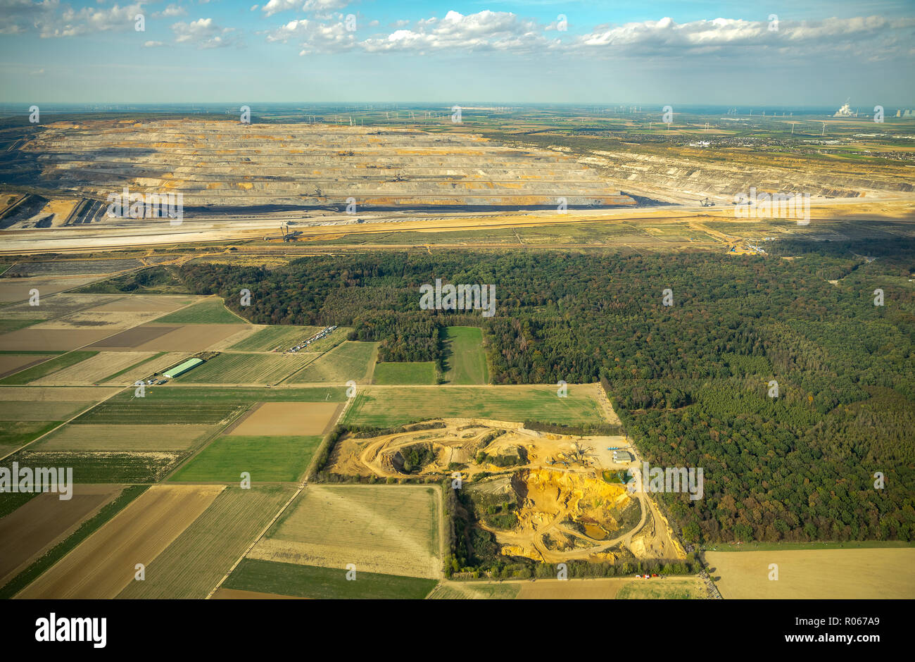 Aperçu de la mine de lignite Hambach et le Hambacher forêt, photographie aérienne, grande manifestation contre l'effacement de la Hambacher forêt, Ha Banque D'Images