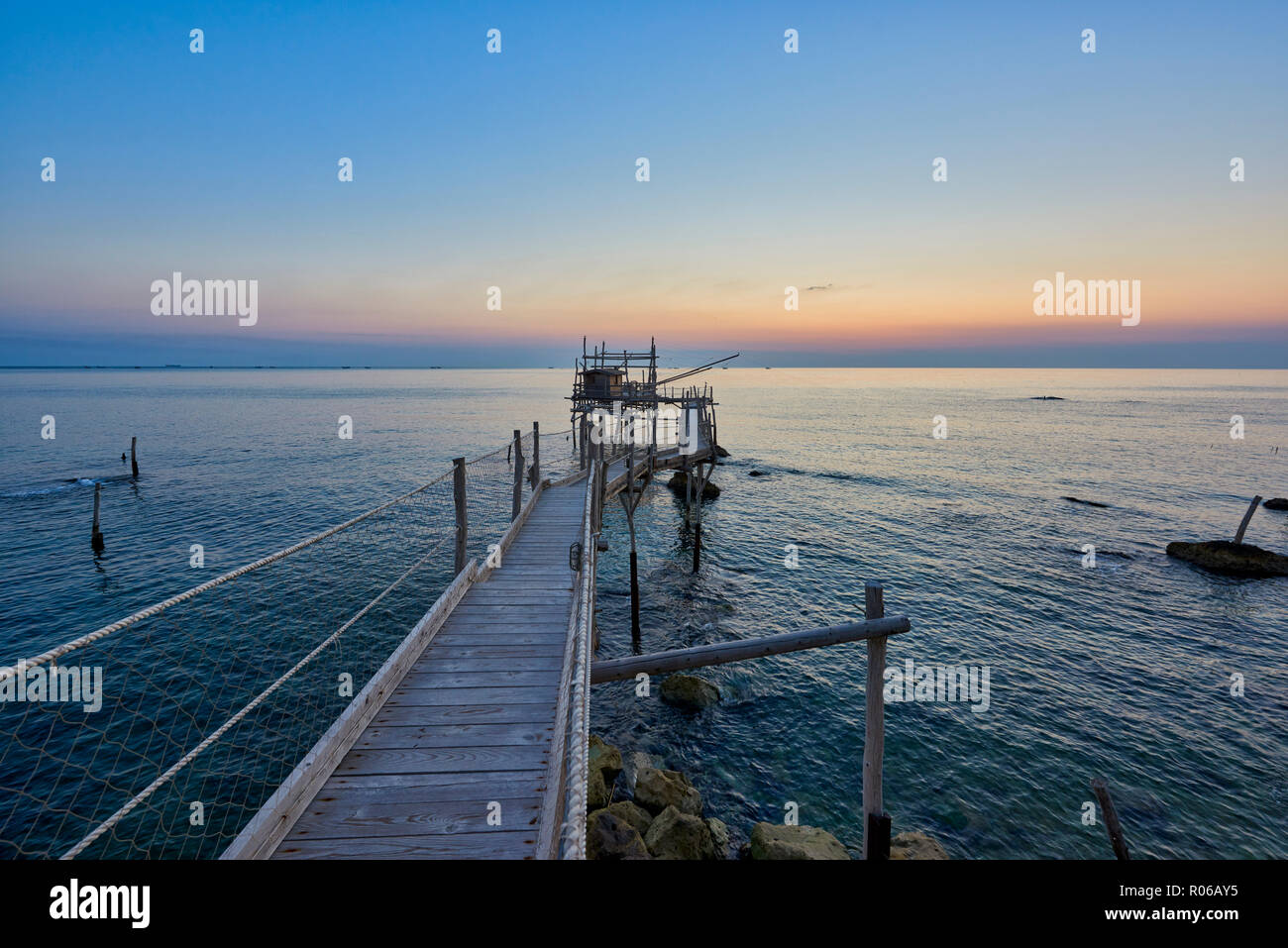 Trabocco Turchino au lever du soleil, la côte Trabocchi, San Vito Chietino, Abruzzes, Italie, Europe Banque D'Images