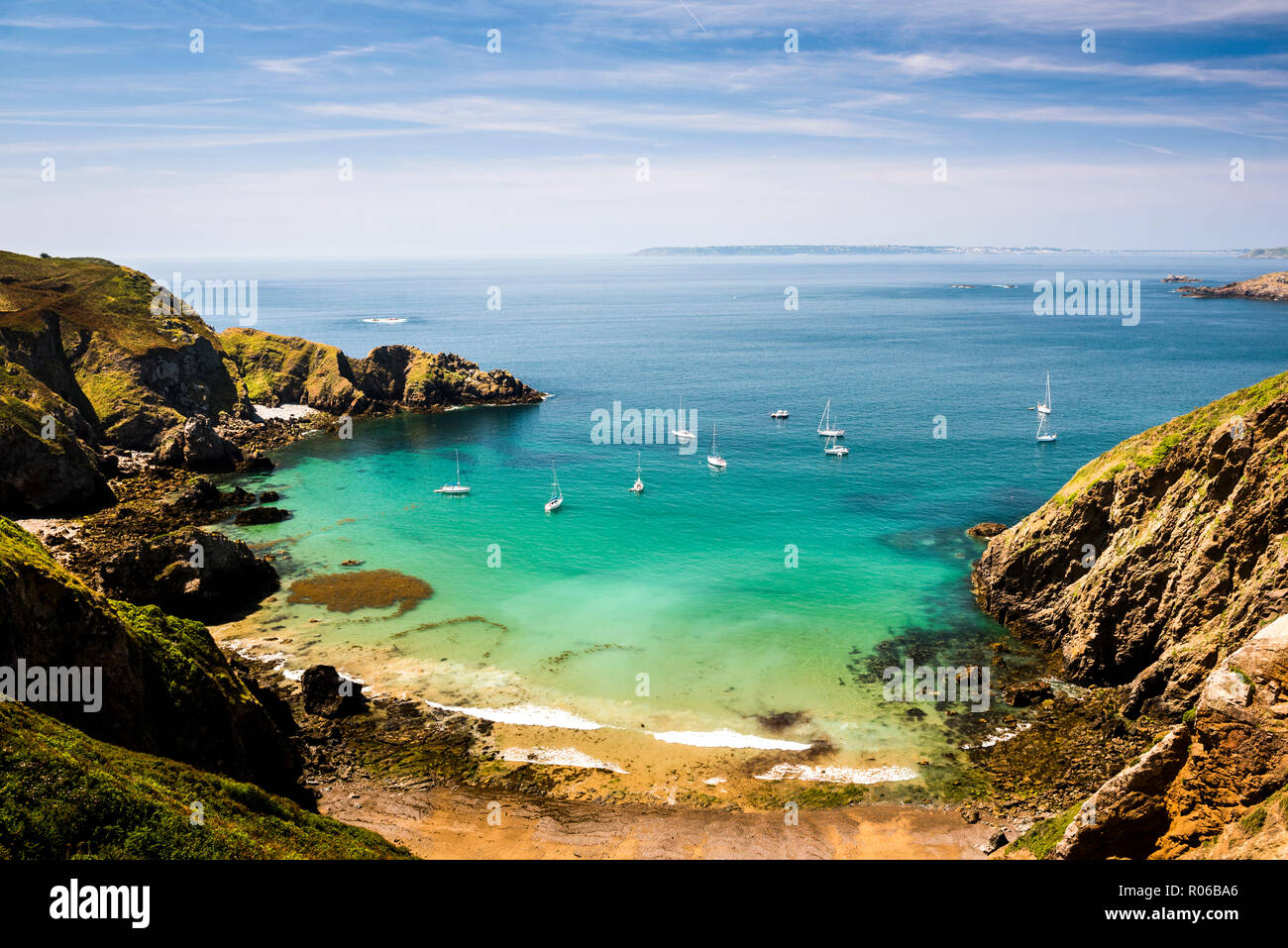 Bateaux à voile vu de la coupée, l'île de Sark, Channel Islands, Royaume-Uni, Europe Banque D'Images