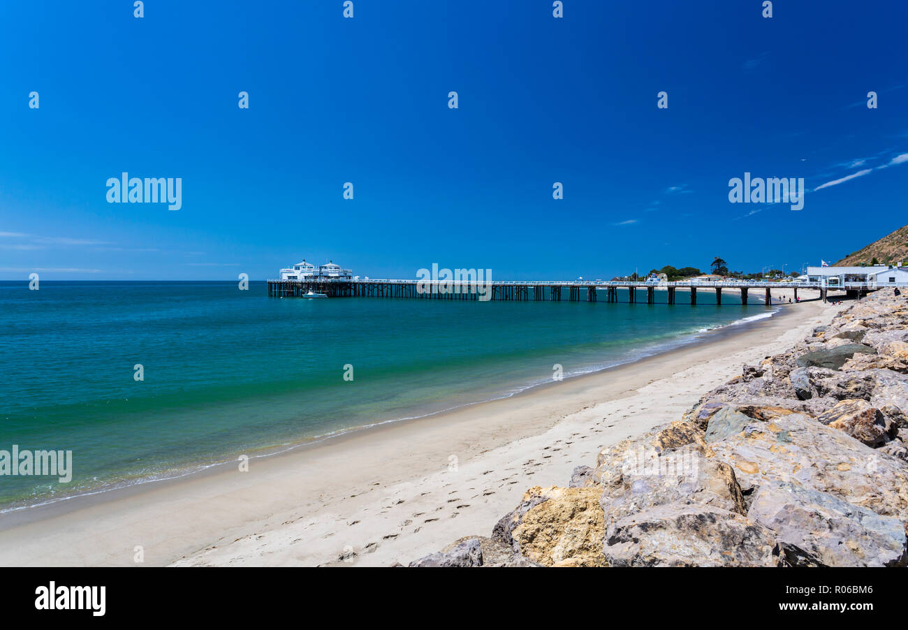 Vue sur la plage de Malibu et Malibu Pier, Malibu, Californie, États-Unis d'Amérique, Amérique du Nord Banque D'Images