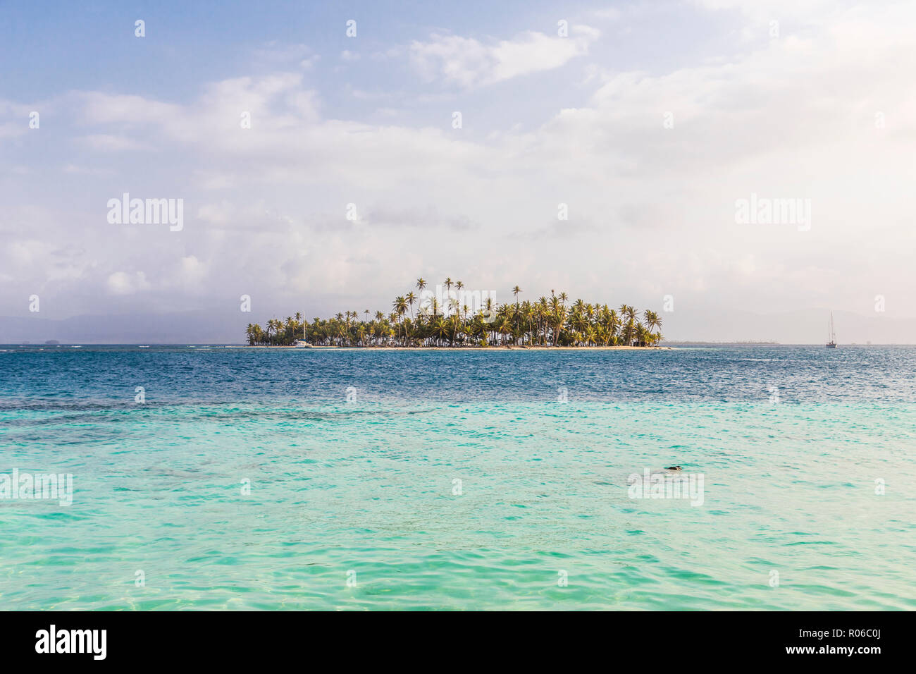 Une vue de l'île de Banderas dans les îles San Blas, Kuna Yala, Panama, Amérique Centrale Banque D'Images