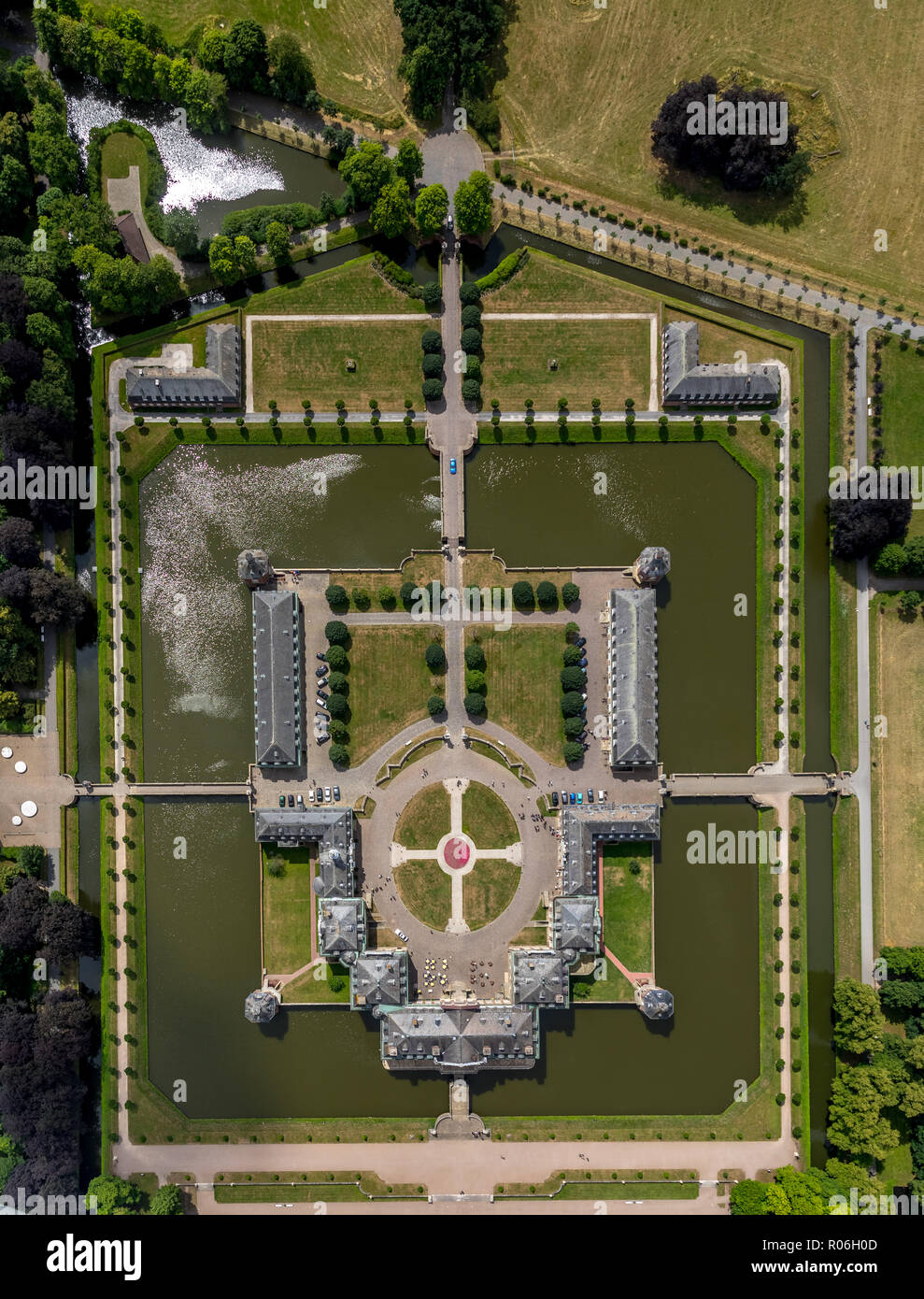 Vue aérienne, château d'eau, moaded château, Château baroque du Münsterland Nordkirchen, jardin baroque, églises, de l'Allemagne du nord, au nord de la Ruhr Rh Banque D'Images