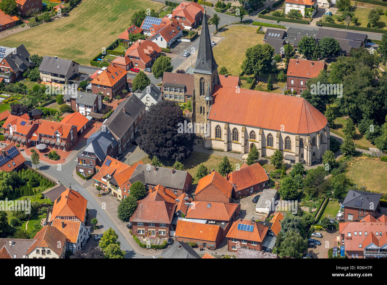 Vue aérienne, église catholique St. hypothèse (Füchtorf), Place de l'Église, Füchtorf, Warendorf Paderborn, Muenster, en Rhénanie du Nord-Westphalie, Allemagne, Euro Banque D'Images