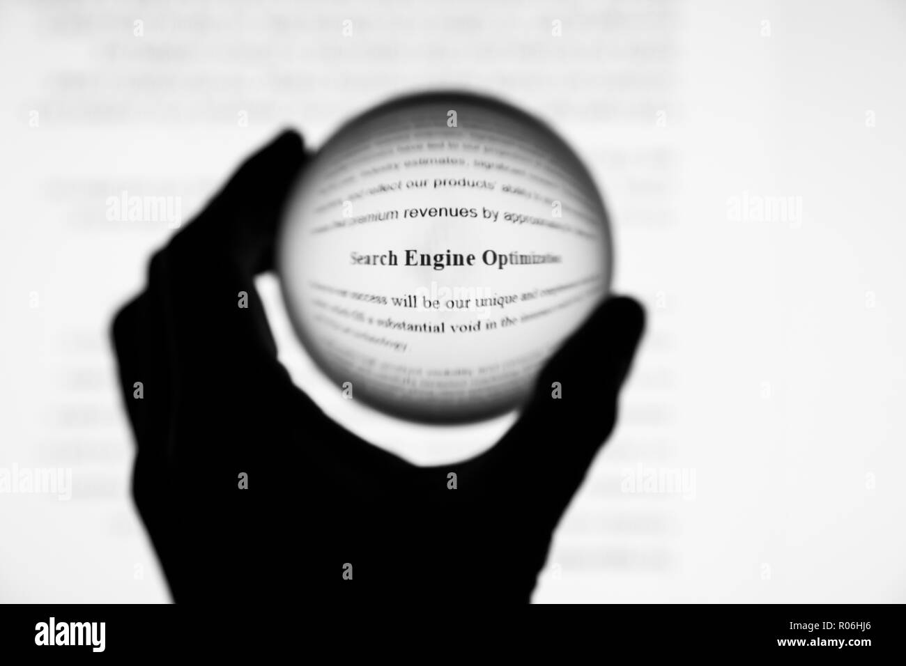 Crystal Ball agrandir l'écran de l'ordinateur Optimisation de Moteur de recherche par mot. Banque D'Images