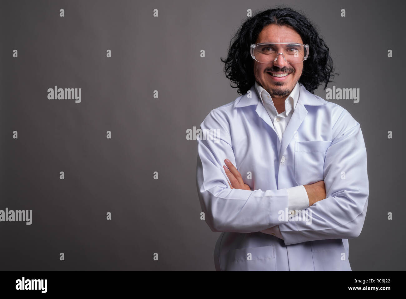 L'homme scientifique médecin avec moustache portant des lunettes Banque D'Images